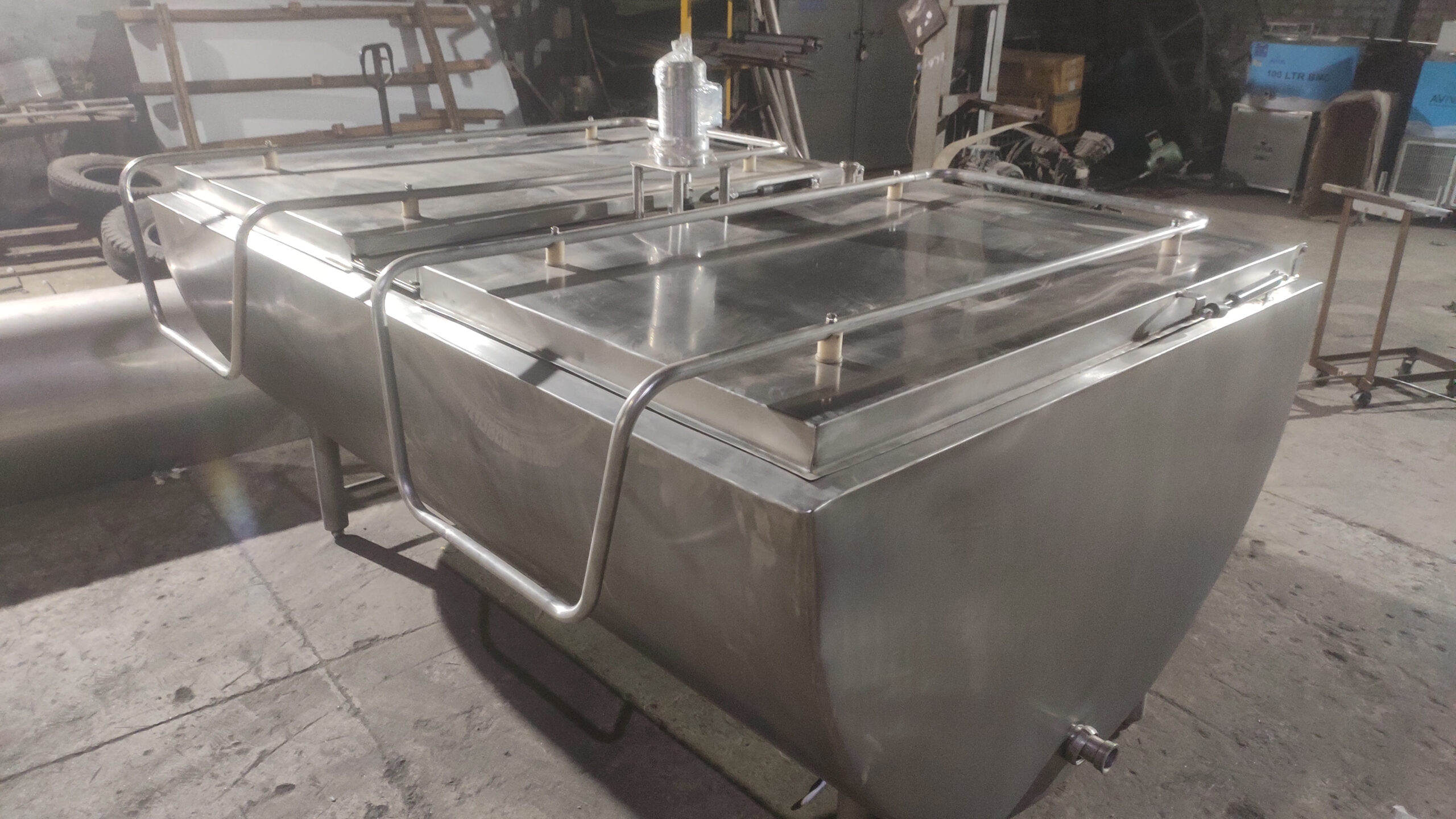 Bulk Milk Cooler 2000 Ltr