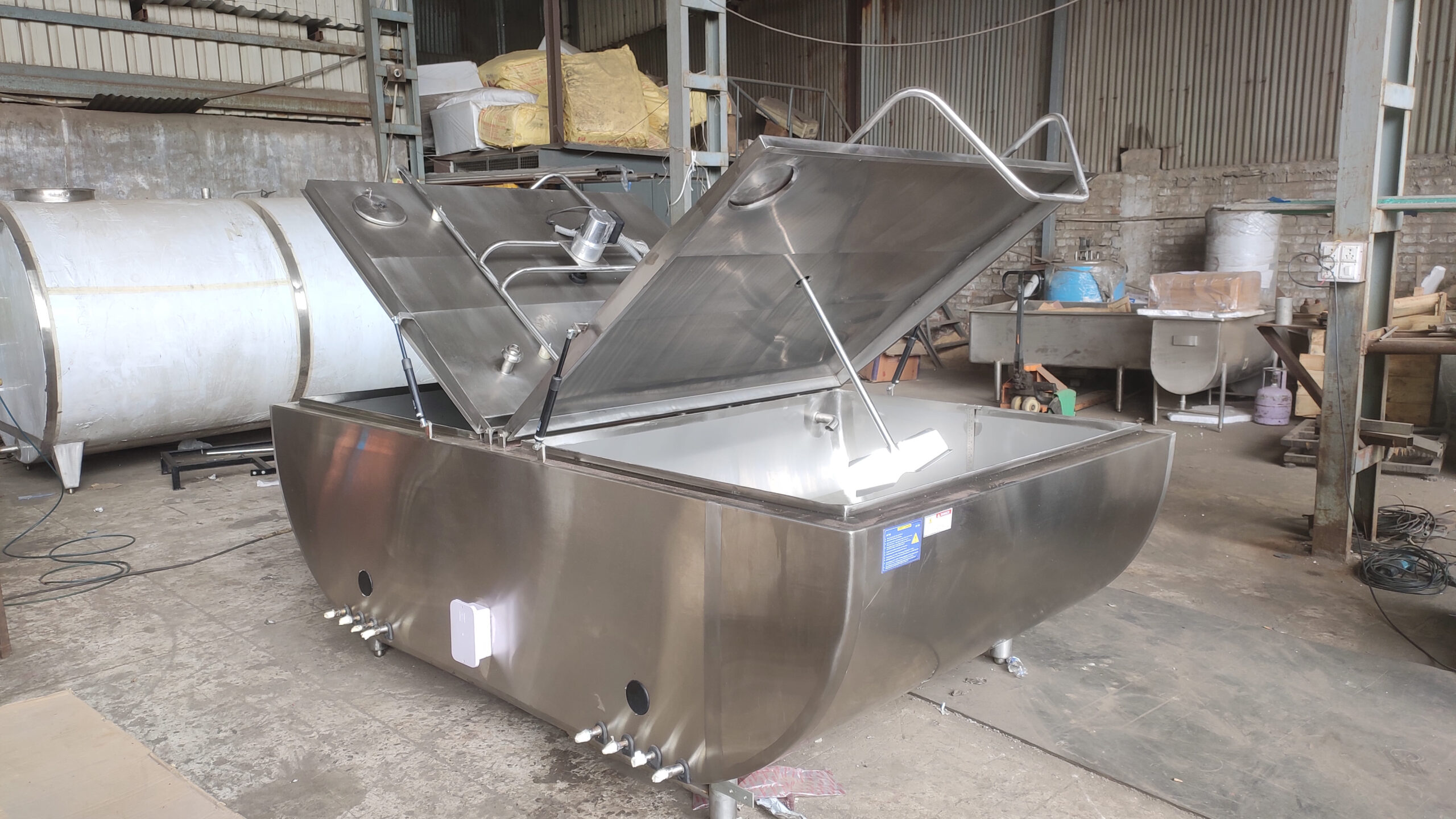 Bulk Milk Cooler 2000 Ltr